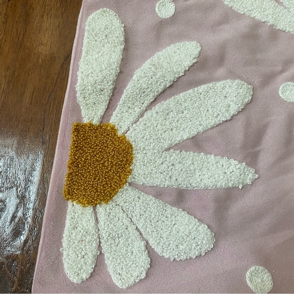 Daisy Applique Decorative Pillow Cover NEW - Picture 4 of 9